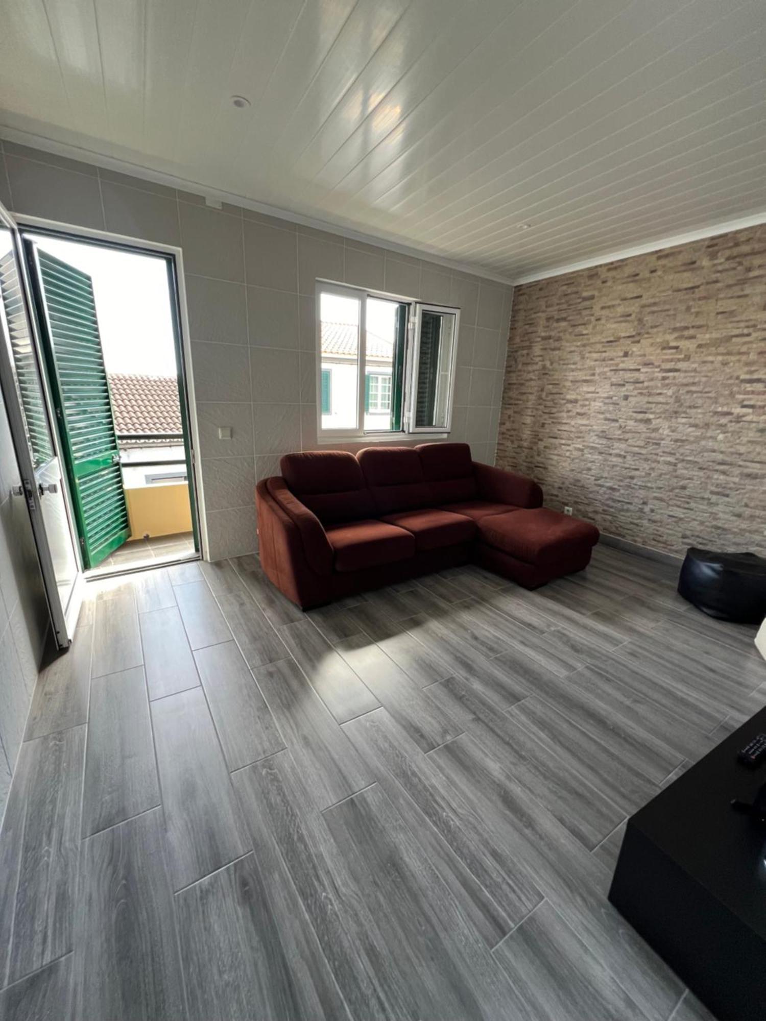 Casa A 2 Minutos A Pe De Piscina Natural Понта-Делгада Экстерьер фото
